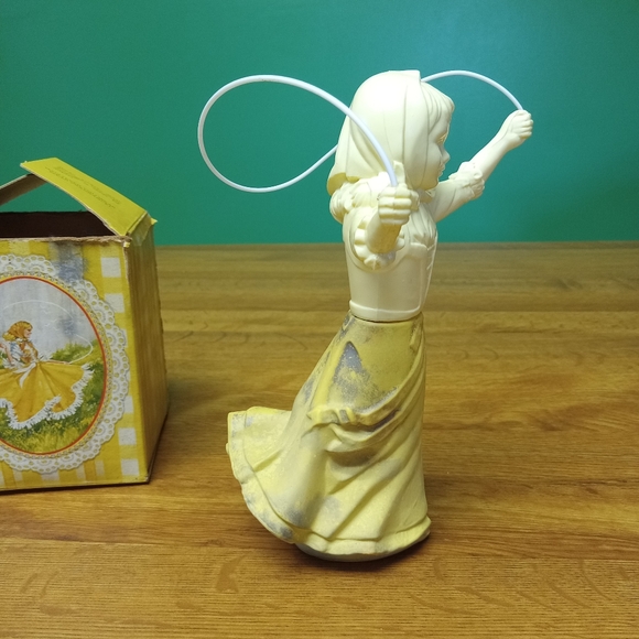 Avon Roses, Roses Cologne 4oz FULL Girl Jumping Rope with box - Picture 2 of 16